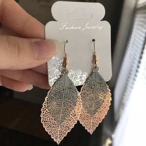NWT Fashion Jewelry Leaf Earrings